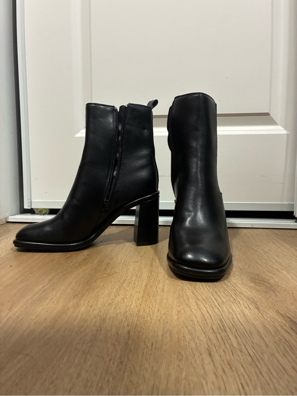 Rouge! Black Leather Block Heel Ankle Boots